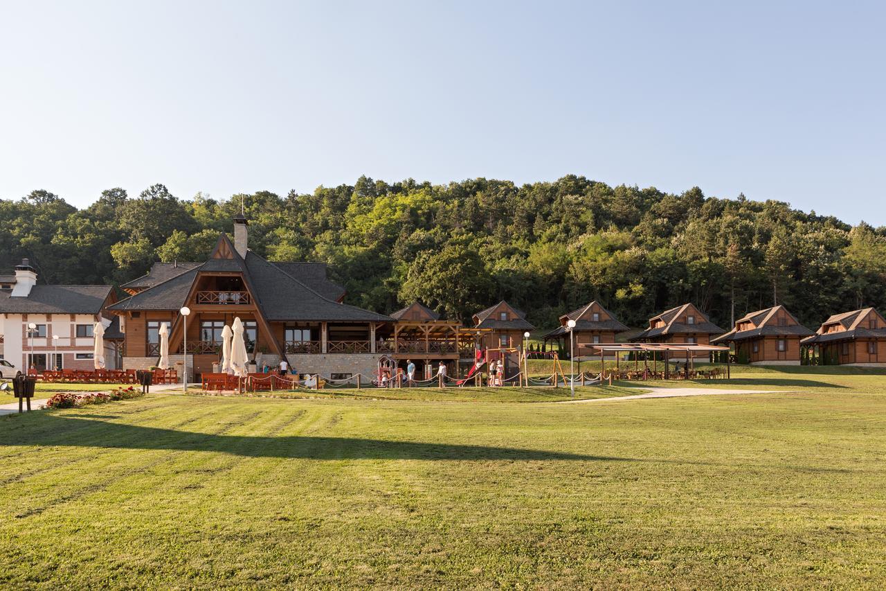 Etno Naselje Vrdnicka Kula Bed and Breakfast Vrdnik Zewnętrze zdjęcie