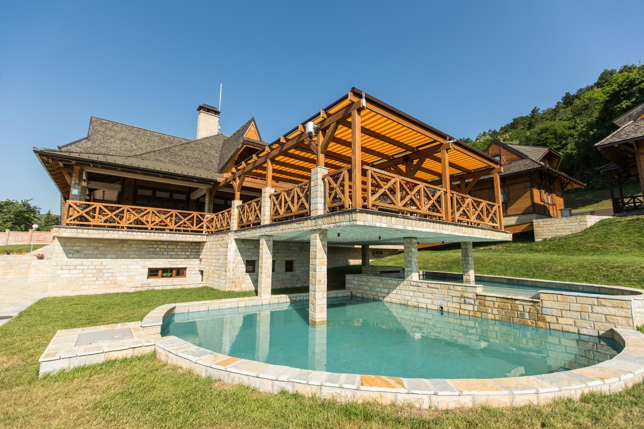 Etno Naselje Vrdnicka Kula Bed and Breakfast Vrdnik Zewnętrze zdjęcie
