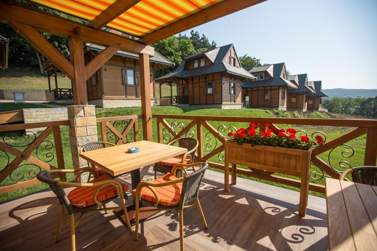 Etno Naselje Vrdnicka Kula Bed and Breakfast Vrdnik Zewnętrze zdjęcie
