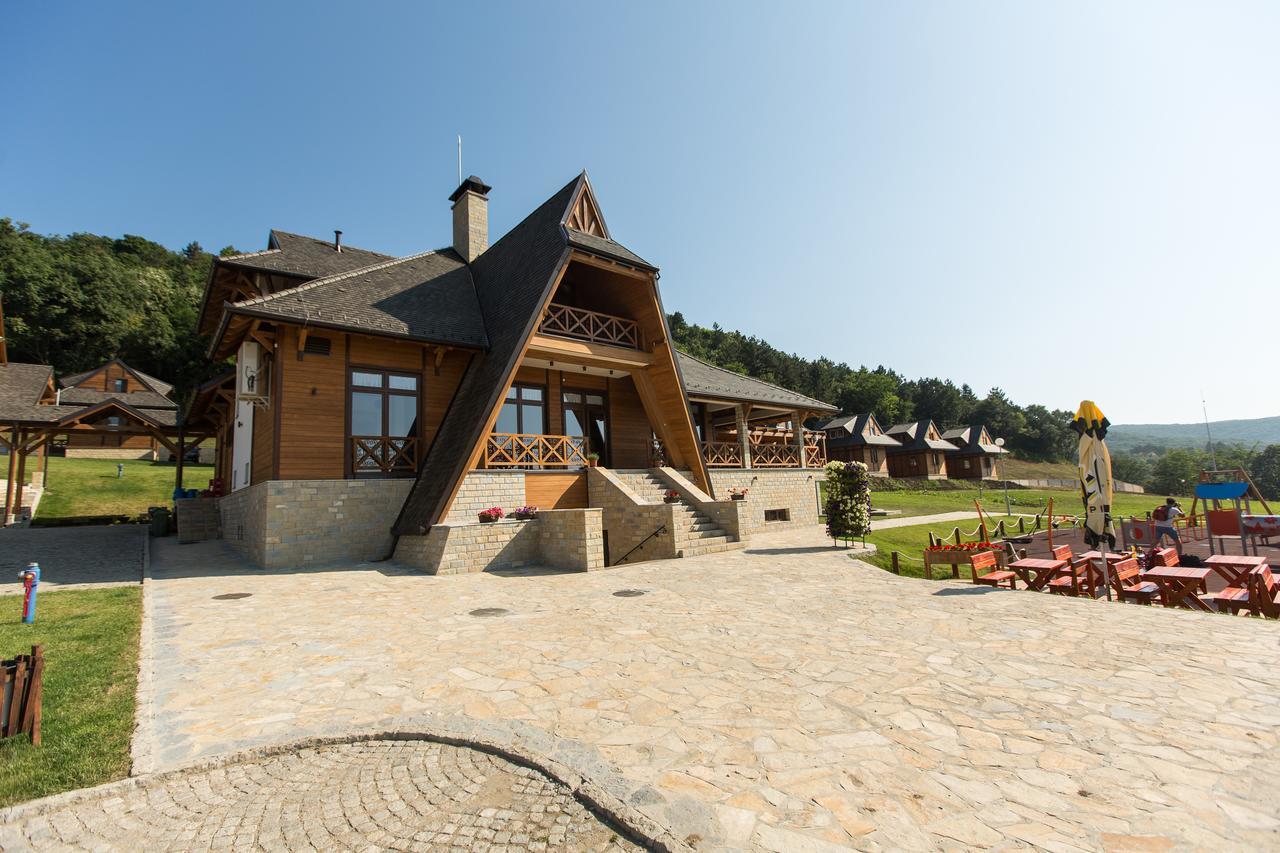 Etno Naselje Vrdnicka Kula Bed and Breakfast Vrdnik Zewnętrze zdjęcie