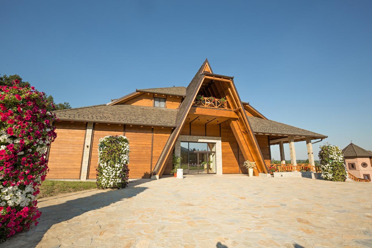 Etno Naselje Vrdnicka Kula Bed and Breakfast Vrdnik Zewnętrze zdjęcie
