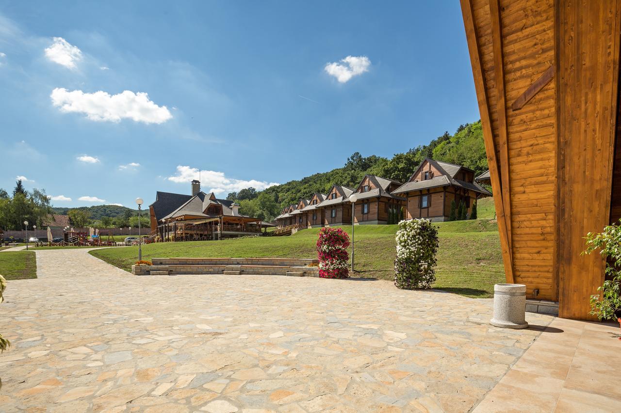 Etno Naselje Vrdnicka Kula Bed and Breakfast Vrdnik Zewnętrze zdjęcie