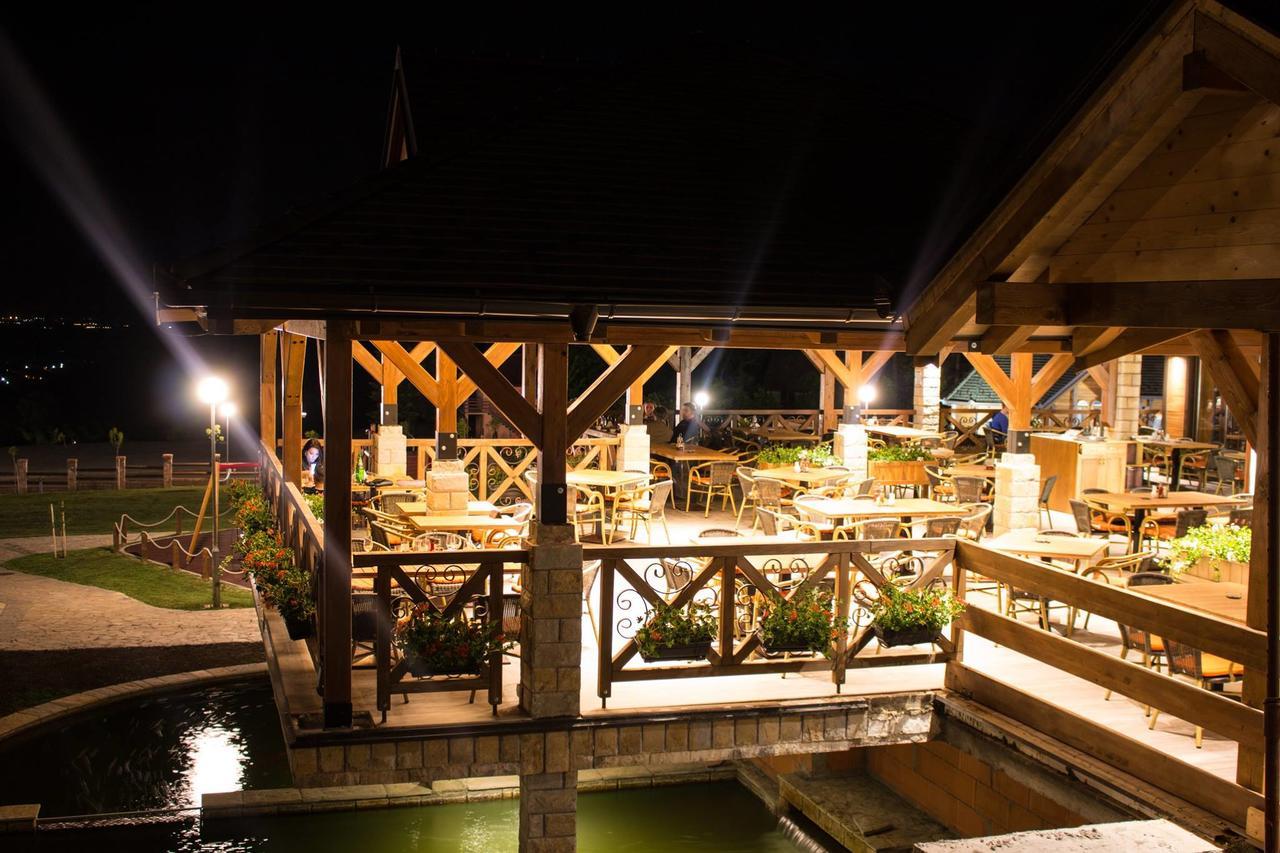 Etno Naselje Vrdnicka Kula Bed and Breakfast Vrdnik Zewnętrze zdjęcie