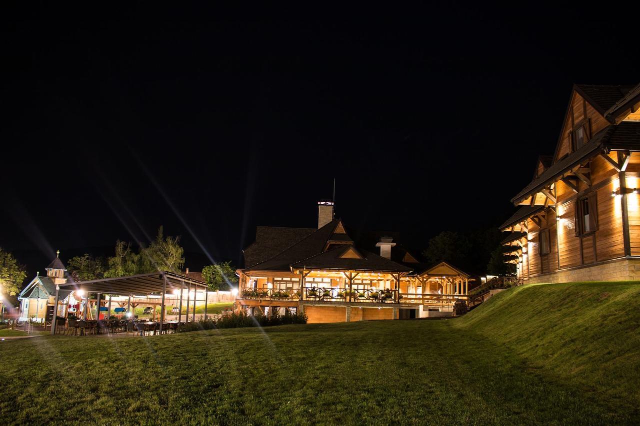 Etno Naselje Vrdnicka Kula Bed and Breakfast Vrdnik Zewnętrze zdjęcie