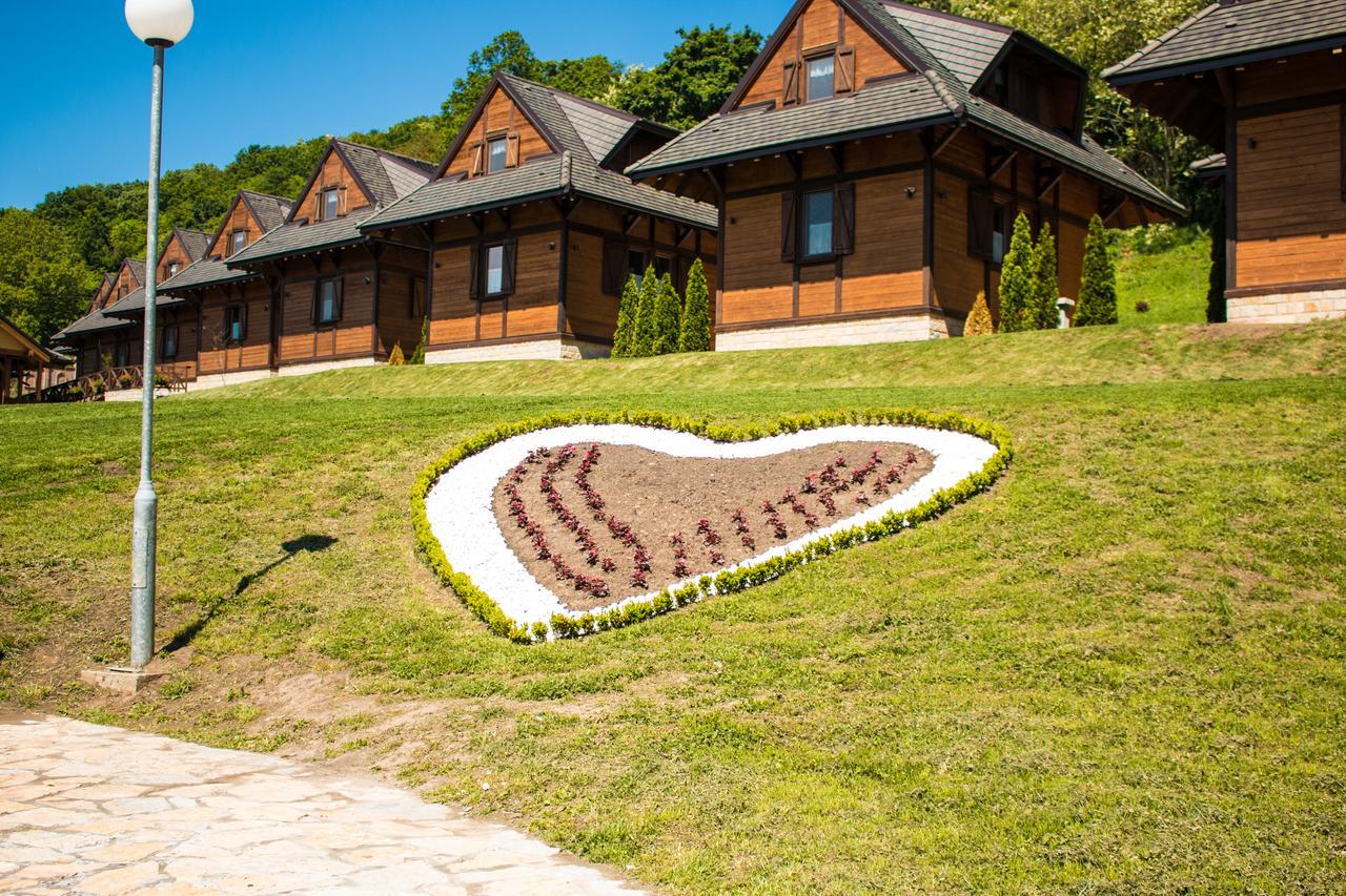 Etno Naselje Vrdnicka Kula Bed and Breakfast Vrdnik Zewnętrze zdjęcie