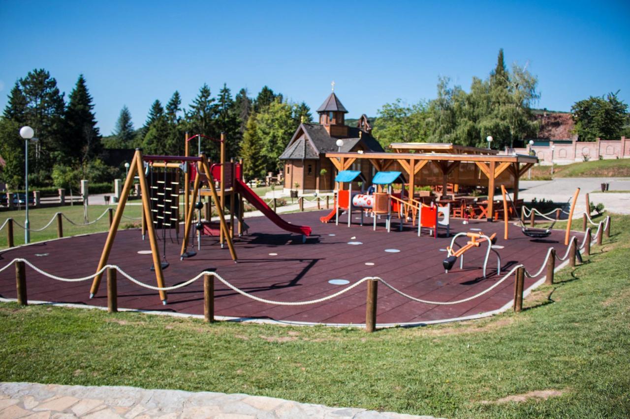 Etno Naselje Vrdnicka Kula Bed and Breakfast Vrdnik Zewnętrze zdjęcie