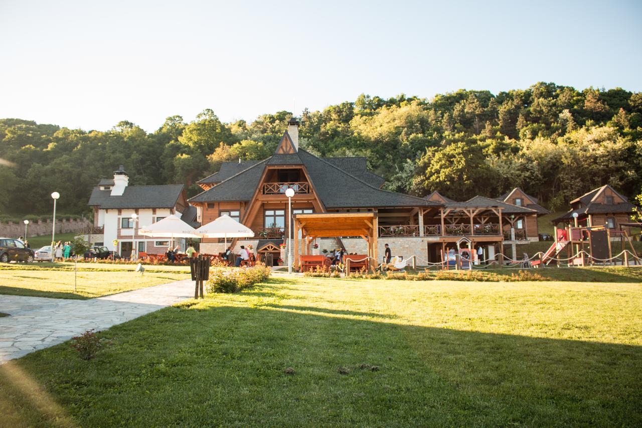 Etno Naselje Vrdnicka Kula Bed and Breakfast Vrdnik Zewnętrze zdjęcie